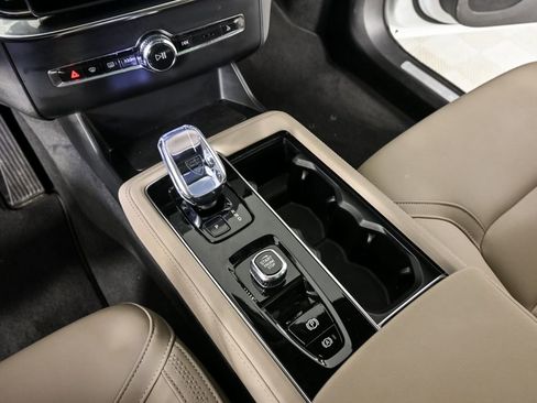 Certified 2025 Volvo XC90 B6 Plus AWD/4WD image 19