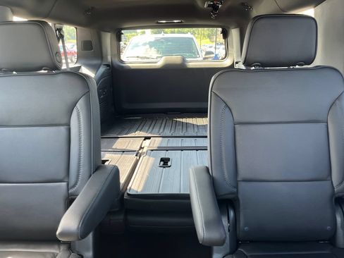 Used 2025 GMC Yukon XL Denali w/ Sun & Power Step Package AWD/4WD image 13