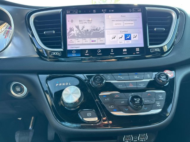 Used 2025 Chrysler Pacifica Select FWD image 30