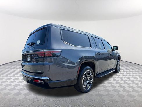 Used 2024 Jeep Wagoneer L Series II w/ Flexible Seating Group AWD/4WD image 5