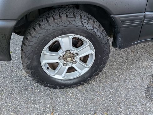 Used 2002 Toyota Land Cruiser AWD/4WD image 12