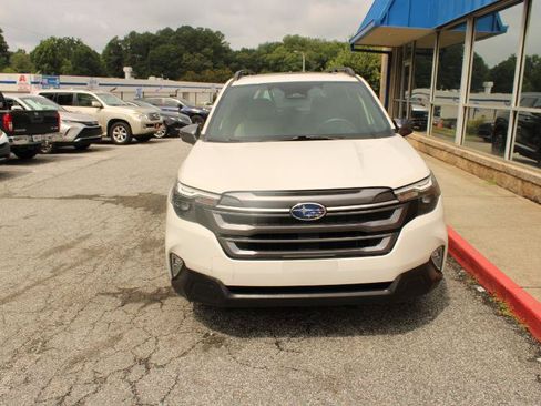Used 2025 Subaru Forester Premium AWD/4WD image 2