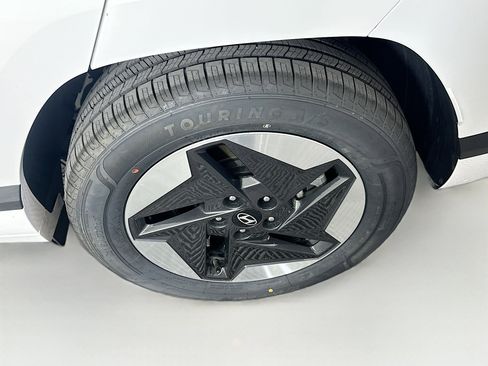 Used 2024 Hyundai Kona SEL FWD image 11