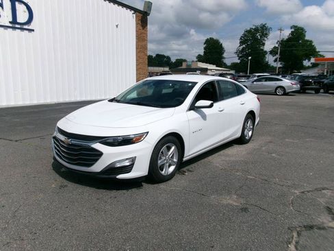 Used 2024 Chevrolet Malibu LS w/ Driver Confidence Package FWD image 2