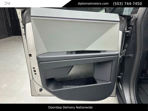 Used 2025 Tesla Cybertruck AWD Crew Cab image 29