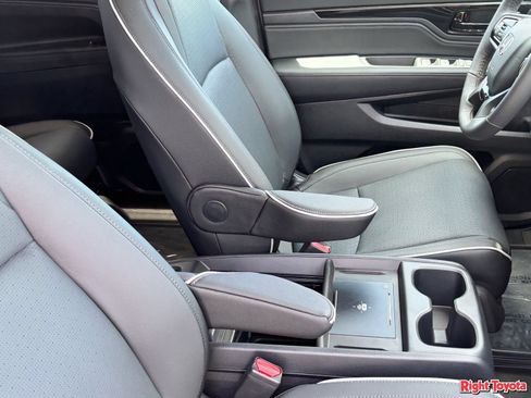 Used 2026 Honda Odyssey Elite image 13
