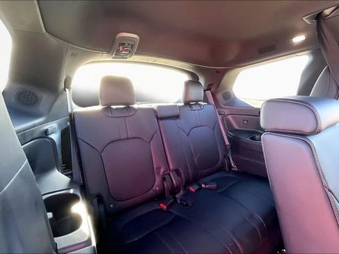 Used 2025 Honda Pilot Black Edition image 18