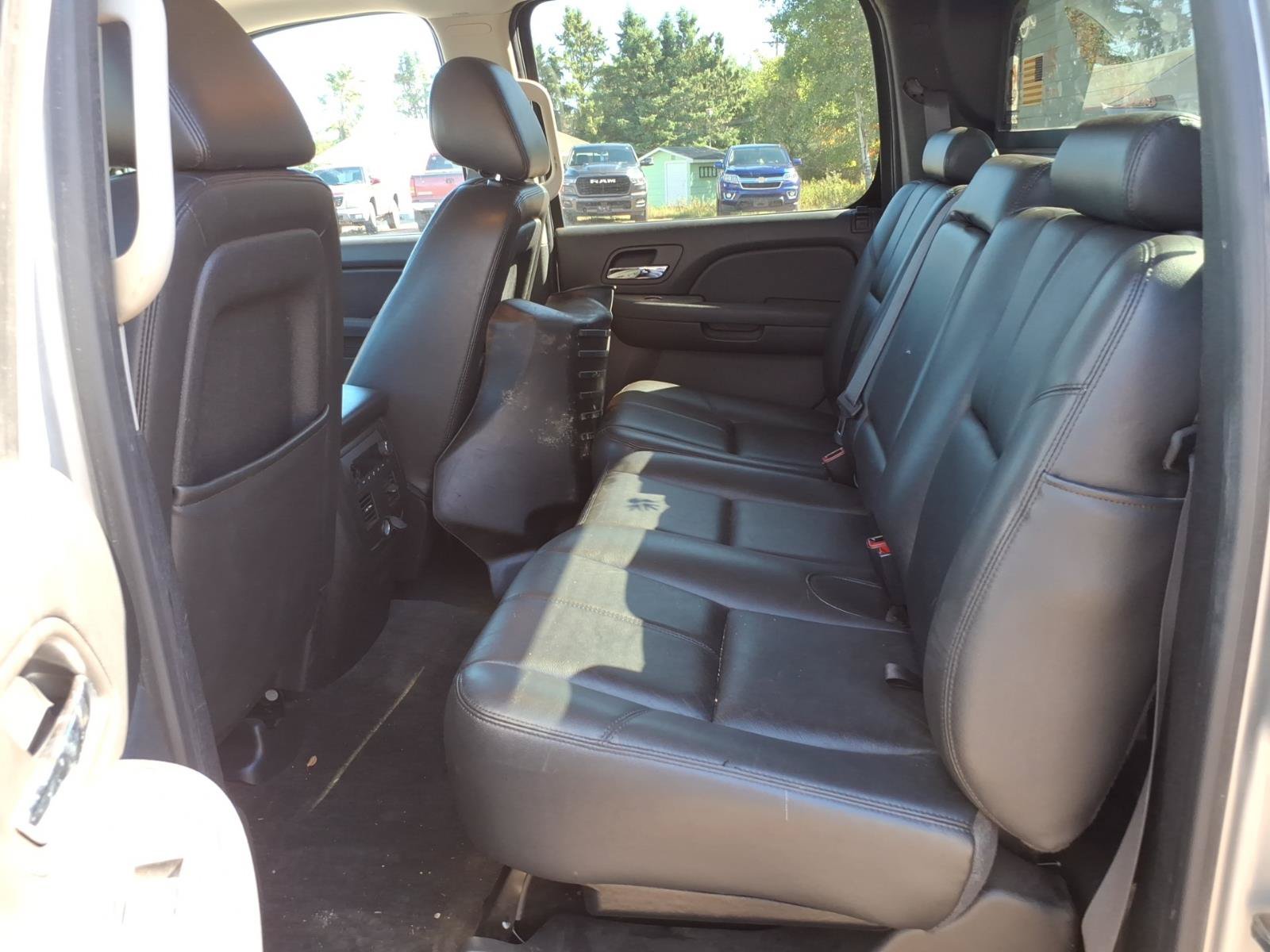 Used 2013 Chevrolet Avalanche LT w/ Suspension Package, Off-Road AWD/4WD image 11