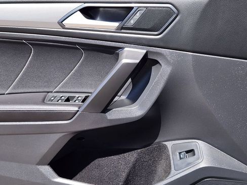 Used 2022 Volkswagen Tiguan SE image 19