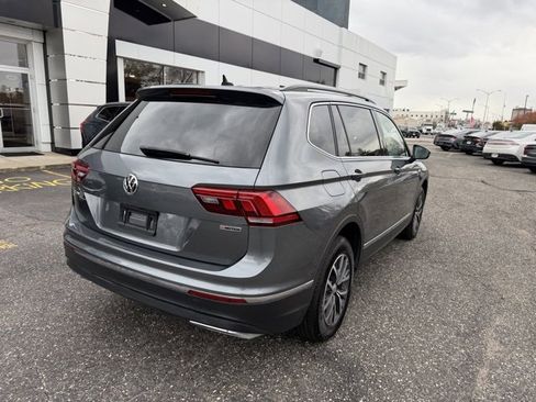 Used 2020 Volkswagen Tiguan SE w/ Panoramic Sunroof Package image 13