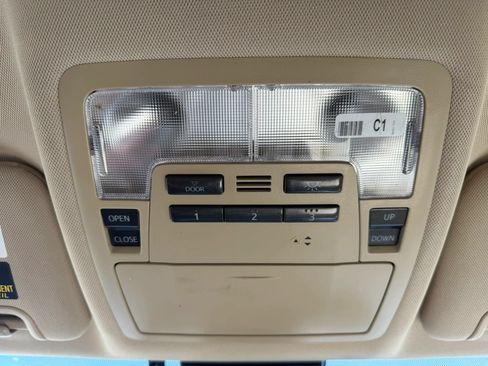 Used 2019 Toyota Highlander XLE AWD/4WD image 23