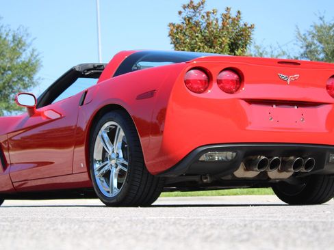 Used 2007 Chevrolet Corvette Coupe w/ Performance Package RWD image 13