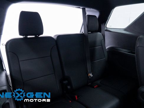 Used 2023 Chevrolet Traverse High Country image 48