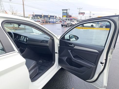 Used 2019 Volkswagen Jetta SE image 17