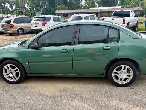 Used 2003 Saturn ION Level 3 w/ Travel Pkg FWD image 2