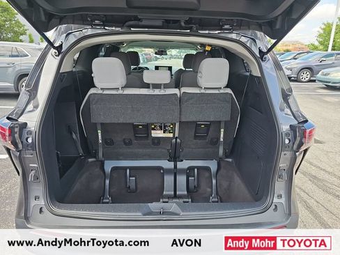 Used 2025 Toyota Sienna LE FWD image 12