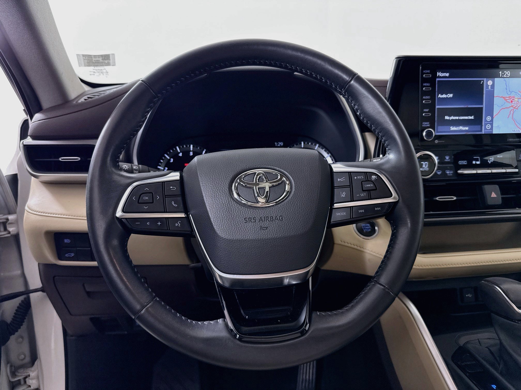 Used 2020 Toyota Highlander XLE AWD/4WD image 12