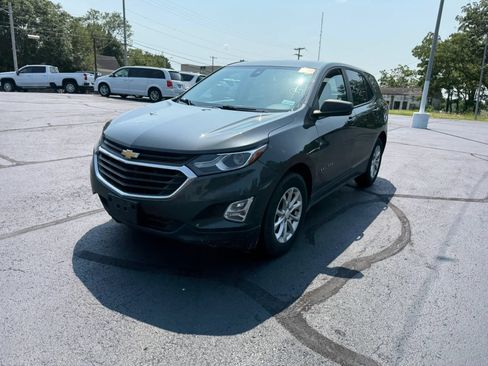 Used 2020 Chevrolet Equinox LS w/ LS Convenience Package FWD image 3