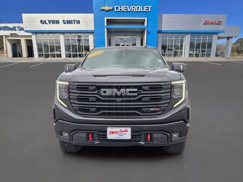 Used 2023 GMC Sierra 1500 AT4 w/ Technology Package AWD/4WD image 2
