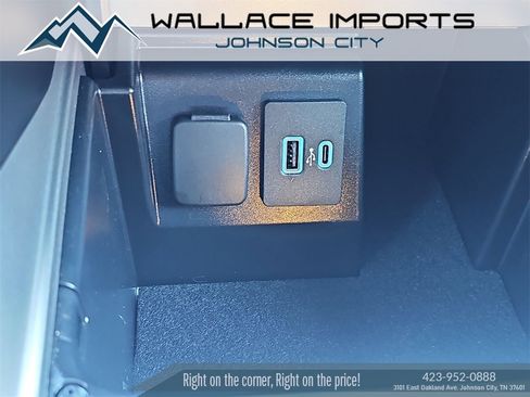 Used 2023 Ford Explorer XLT image 39