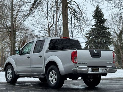 Used 2010 Nissan Frontier SE AWD/4WD image 5