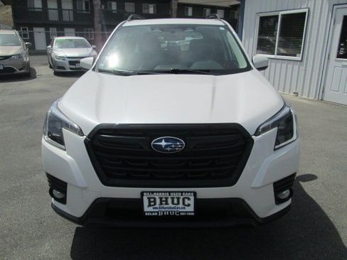 Used 2022 Subaru Forester Premium AWD/4WD image 2