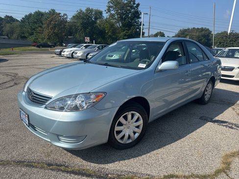 Used 2005 Toyota Camry LE FWD image 3