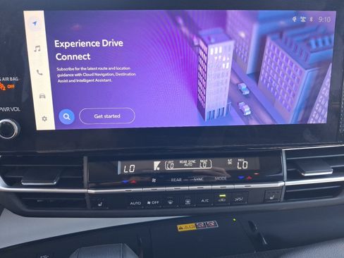 Certified 2025 Toyota Sienna XLE FWD image 19