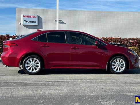 Used 2022 Toyota Corolla XLE image 3