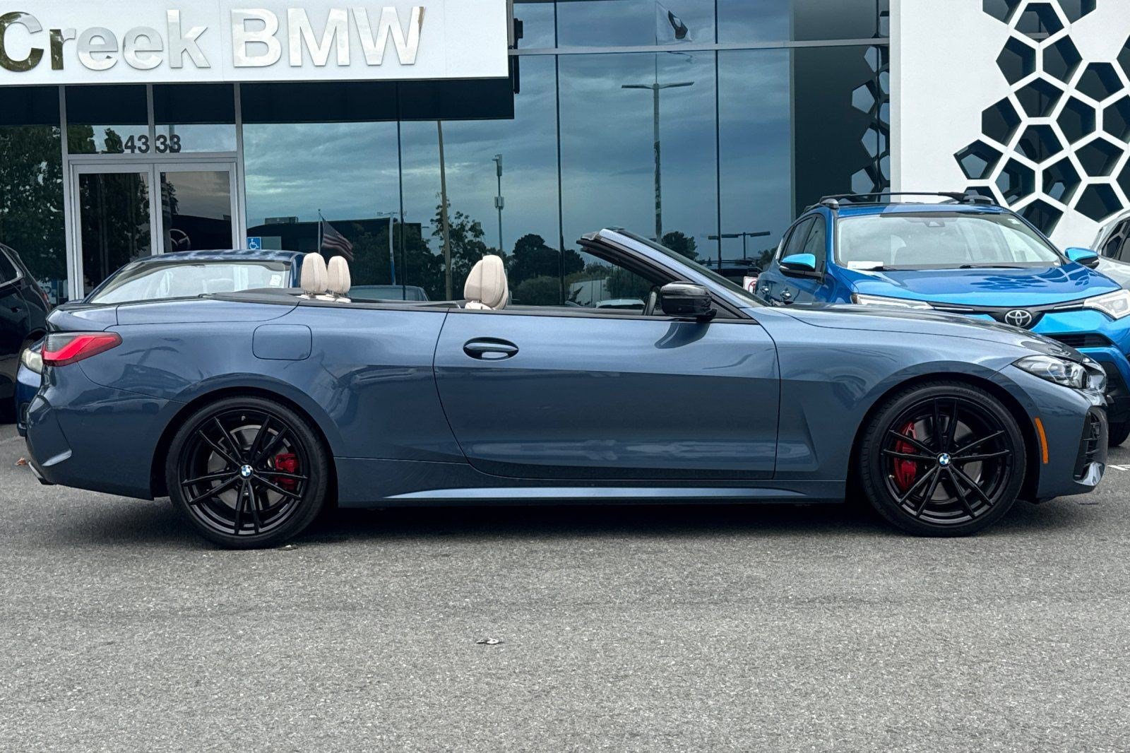 Used 2024 BMW M440i Convertible RWD image 8