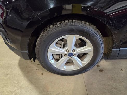 Used 2021 Ford Edge SE FWD image 3