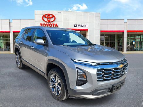 Used 2025 Chevrolet Equinox LT image 2