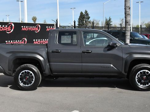 Used 2024 Toyota Tacoma TRD Sport image 9