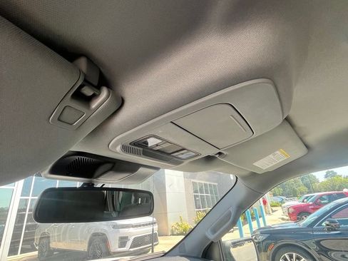 Used 2023 Ford F150 Lightning XLT AWD/4WD image 4