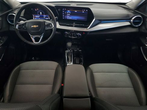 Used 2025 Chevrolet Trax LT w/ LT Convenience Package FWD image 13
