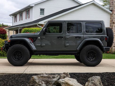 Used 2022 Jeep Wrangler Unlimited Sahara w/ Cold Weather Group AWD/4WD image 3