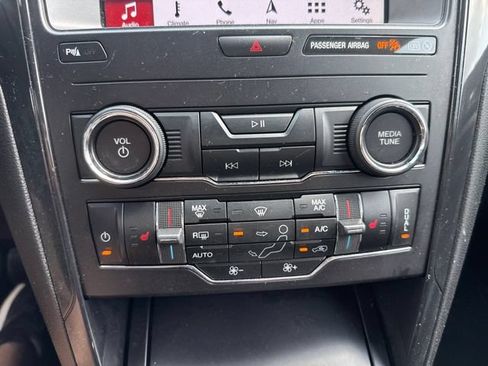 Used 2019 Ford Explorer XLT w/ Equipment Group 202A AWD/4WD image 30