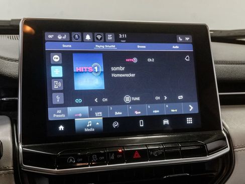 Certified 2025 Jeep Compass Limited AWD/4WD image 18