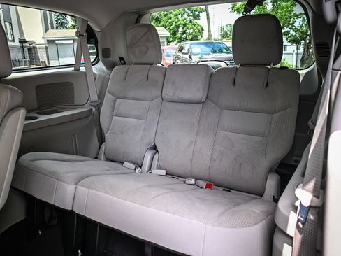 Used 2018 Dodge Grand Caravan SE w/ UConnect Hands-Free Group FWD image 15