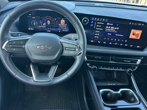 Used 2026 Chevrolet Traverse LT w/ Midnight/Sport Edition FWD image 16