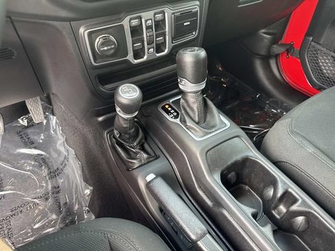 Used 2018 Jeep Wrangler Unlimited Sport S AWD/4WD image 25