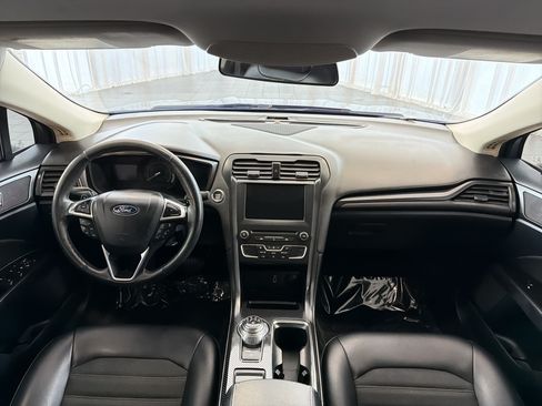 Used 2018 Ford Fusion SE w/ Equipment Group 201A FWD image 16