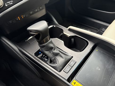 Used 2024 Lexus ES 300h w/ Accessory Package (Z2) FWD image 26