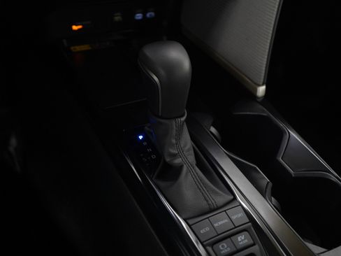 Used 2025 Toyota Camry SE image 21