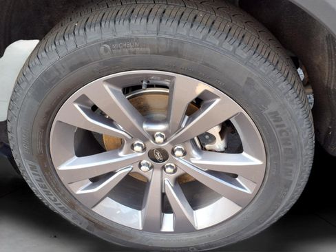 Used 2024 Ford Explorer XLT w/ Equipment Group 202A image 8