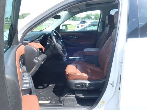 Used 2021 Chevrolet Traverse High Country FWD image 16