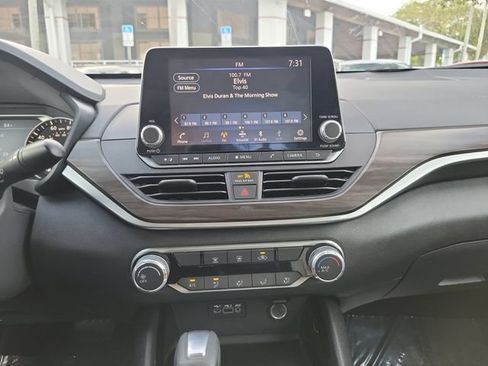 Used 2024 Nissan Altima 2.5 SV FWD image 19