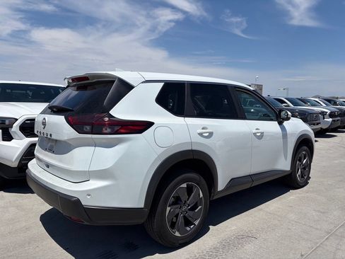 Used 2025 Nissan Rogue SV FWD image 2