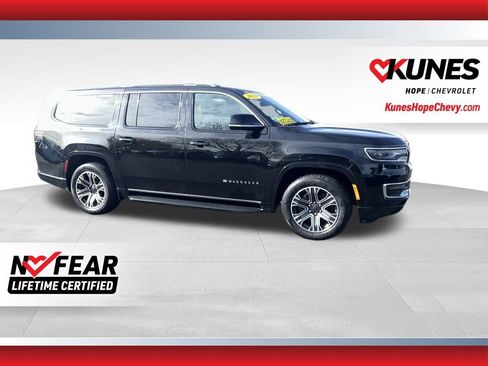 Used 2023 Jeep Wagoneer L Series II image 1