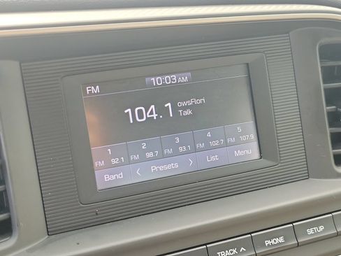 Used 2020 Hyundai Elantra SE FWD image 27